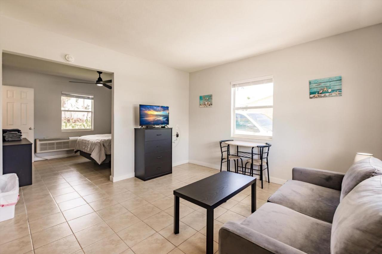 פורט מאיירס Poolfront Cottage Near Beach With Full Kitchen! מראה חיצוני תמונה